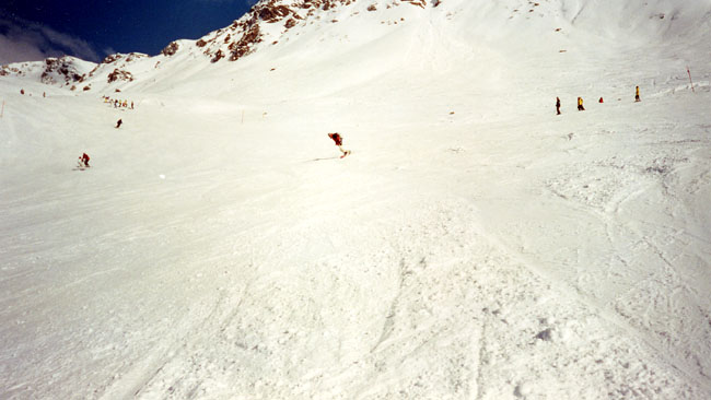 Myself - Cruising down from the Weisshorn (2776) (Red 4) - Valbella 
<br>
Photo: Adriana Thomson - February 2002 (Canon Elph) 