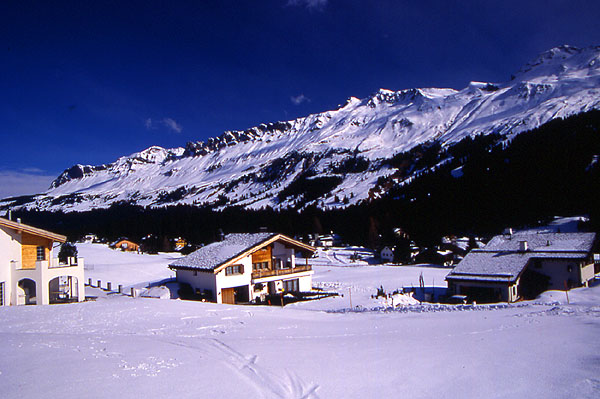 Chalets  in Valbella
<br>
Photo: Robert Downie - February 2002 (EOS 300) 