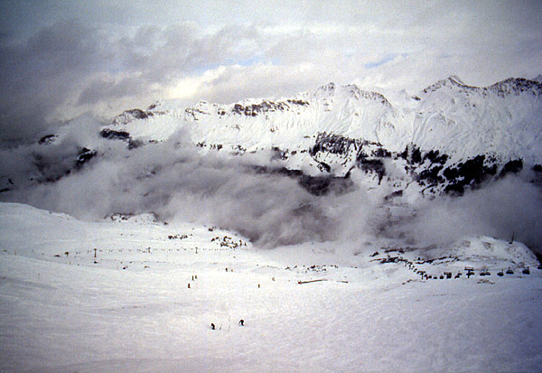 Looking down from the top of the St�tzerhorn (2575) - Valbella 
<br>
Photo: Robert Downie - February 2002 (EOS 300) 