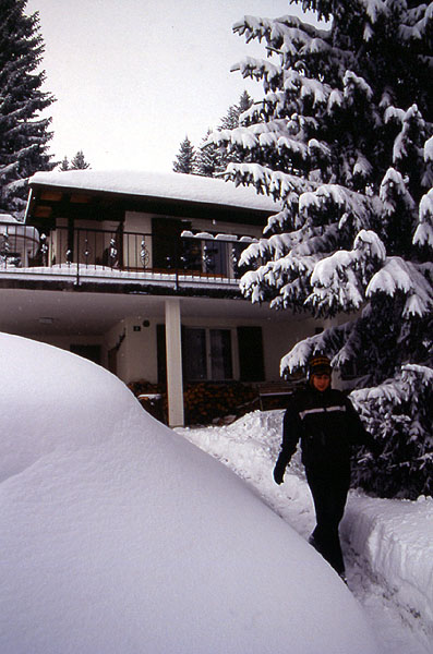 Ady walking down the freshly made path out of the chalet where we stayed - Valbella
<br>
Photo: Robert Downie - February 2002 (EOS 300) 