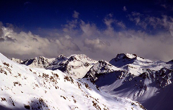 Looking out from the Rothorn (2865m) - Valbella
<br>
Photo: Robert Downie - February 2002 (EOS 300) 