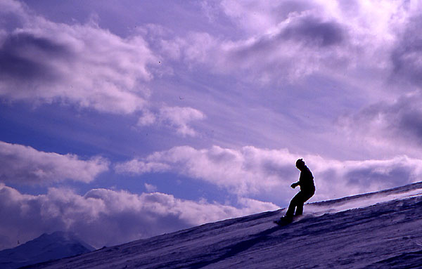 Ady on Red run 36 coming down from the St�tzerhorn (2575m) - Valbella
<br>
Photo: Robert Downie - February 2002 (EOS 300) 