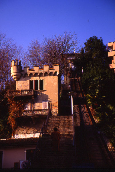 Small Funicular in Lugano 
<br>
Photo: Robert Downie - December 2001 (EOS 300) 