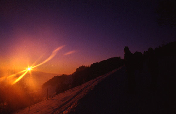 Sunset on the walk out - You just make out the silhouette of Thomas and Ady - Toesstal
<br>
Photo: Robert Downie  - January 2002 (EOS 300) 