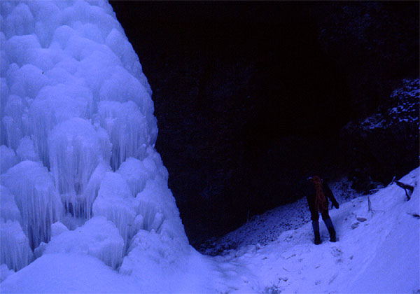 Ady investigating the bottom half of a frozen waterfall - Toesstal
<br>
Photo: Robert Downie  - January 2002 (EOS 300) 