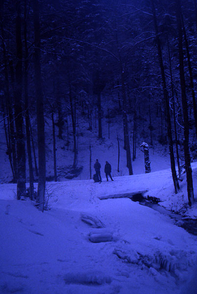 Thomas and Ady stoping for a break on the walk in - Toesstal
<br>
Photo: Robert Downie  - January 2002 (EOS 300) 