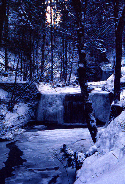 Frozen river - Toesstal
<br>
Photo: Robert Downie  - January 2002 (EOS 300) 