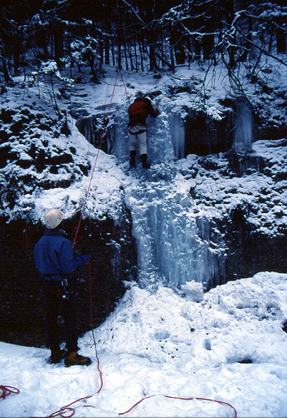 Myself climbing a small waterfall - Toesstal
<br>
Photo: Adriana Thomson - January 2002 (EOS 300) 