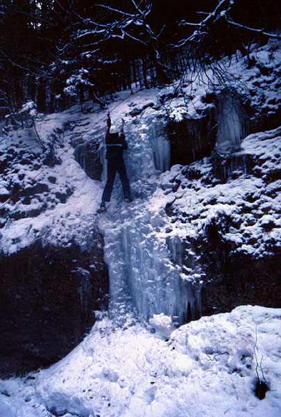Ady climbing a small waterfall - Toesstal
<br>
Photo: Robert Downie - January 2002 (EOS 300) 