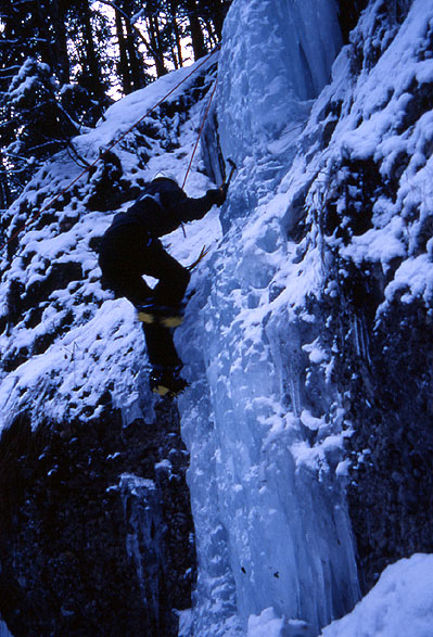 Ady climbing a small waterfall - Toesstal
<br>
Photo: Robert Downie - January 2002 (EOS 300) 