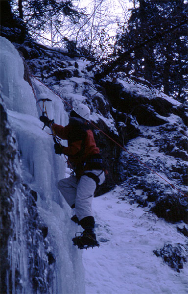 Myself climbing a small waterfall - Toesstal
<br>
Photo: Adriana Thomson - January 2002 (EOS 300) 