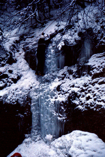 Ady climbing a small waterfall - Toesstal
<br>
Photo: Robert Downie - January 2002 (EOS 300) 
