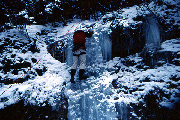 Myself climbing a small waterfall - Toesstal
<br>
Photo: Adriana Thomson - January 2002 (EOS 300) 
