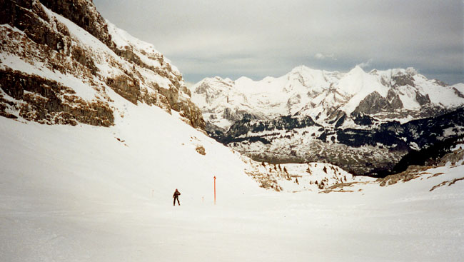 Ady descending Ch�serrugg (2262m) on Ch�serrugg Ostabfahrt (Red 15)  - Unterwasser 
<br>
Photo: Robert Downie - February 2002 (Canon Elph) 