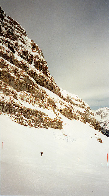 Ady dwarfed by Ch�serrugg (2262m) on Ch�serrugg Ostabfahrt (Red 15) - Unterwasser 
<br>
Photo: Robert Downie - February 2002 (Canon Elph) 