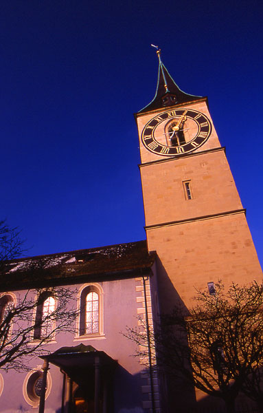 The tower of St. Peter church has the largest clock face of Europe - Z�rich 
<br>
Photo: Robert Downie - January 2002 (EOS 300) 