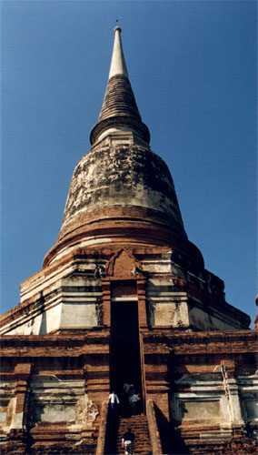 The largest Wat in Ayuthaya
<br>
Photo: Robert Downie - December 1998 (EOS IX) 
