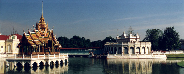Thai kings summer palace
<br>
Photo: Robert Downie - December 1998 (EOS IX) 