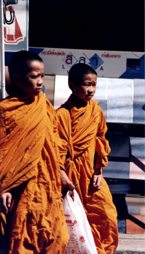 Monks - Mae Hong Son
<br>
Photo: Robert Downie - February 1998 (EOS IX) 