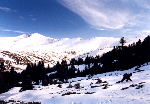 Jane in a conspicuous pose.  The summit of Uluda? (2543m) in the back left.
<br>
Photo: Robert Downie - January 2001 (EOS 300)