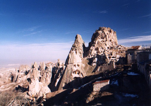 U�hishar Belediyesi Kalesi (Rock Citadel)
<br>
Photo: Robert Downie - January 2001 (EOS 300)