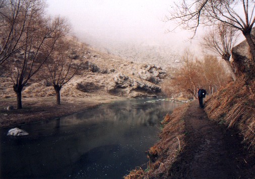 The trek along the Melendiz Suyu stream - Ilhara Canyon
<br>
Photo: Jane Downie - January 2001 (EOS 300)