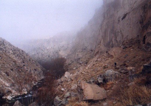 The trek along the Melendiz Suyu stream - Ilhara Canyon
<br>
Photo: Robert Downie - January 2001 (EOS 300)