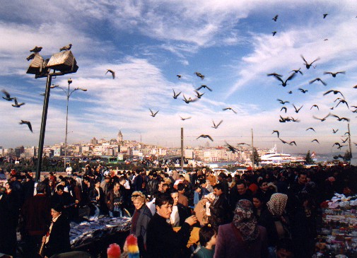The markets outside Yeni Cami (New Mosque)
<br>
Photo: Robert Downie - January 2001 (EOS 300) 