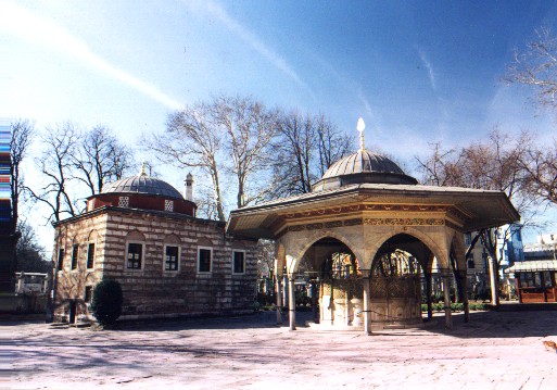 At the exit fromt he Aya Sofya, Church of the Divine Wisdom (Hagia Sofia in Greek, Sancta Sophia in Latin).
<br>
Photo: Robert Downie - January 2001 (EOS 300)
