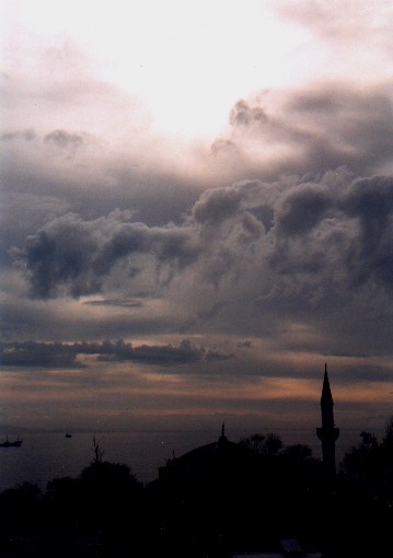 Looking out across the Bosphorus (Bo?azi�i) from the European Side 
<br>
Photo: Robert Downie - January 2001 (EOS 300)