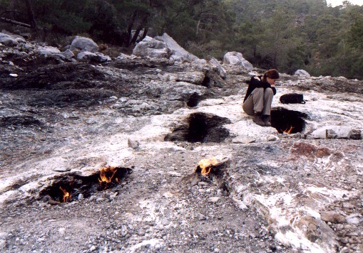 The Chimaera (Yanartas, burning rock)
<br>
Photo: Robert Downie - January 2001 (EOS 300)