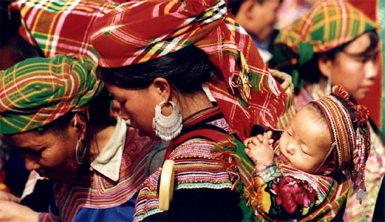 The market in Bac Ha
<br>
Photo: Robert Downie - December 1998 (EOS IX) 