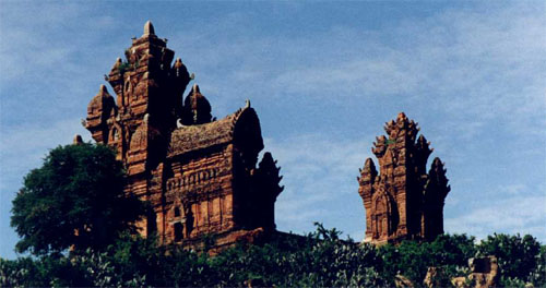 Cham Towers - Po Klong Garai
<br>
Photo: Robert Downie - December 1998 (EOS IX) 